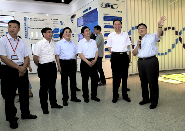 省委书记罗志军莅临AG亚娱平台药业调研强调：做强科技创新引擎 让AG亚娱平台走向世界