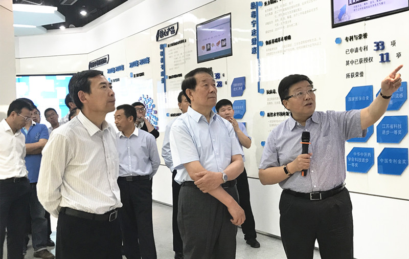 江苏发展大会连云港籍嘉宾莅临AG亚娱平台药业参观考察