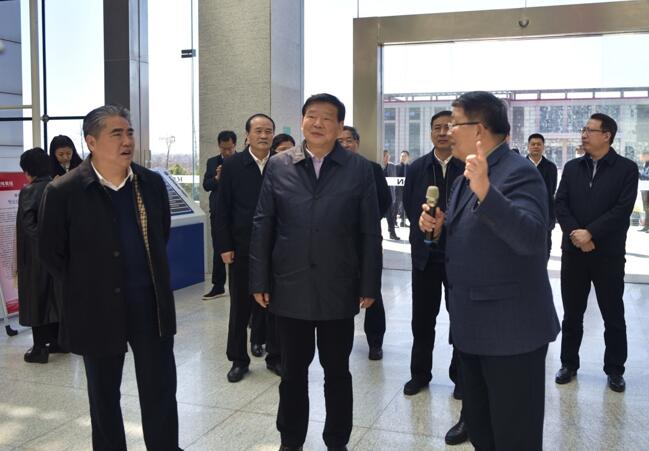 省委书记娄勤俭莅临AG亚娱平台药业视察调研