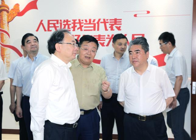 省人大常委会常务副主任李小敏一行 莅临AG亚娱平台药业调研